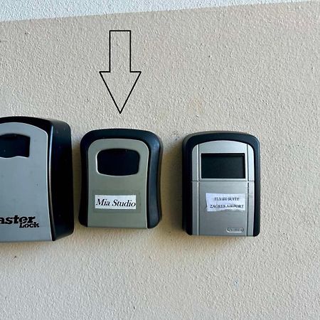 Mia Airport Studio Apartment - 0-24H Self Check In&Out - Parking On Site Velika Gorica Bagian luar foto