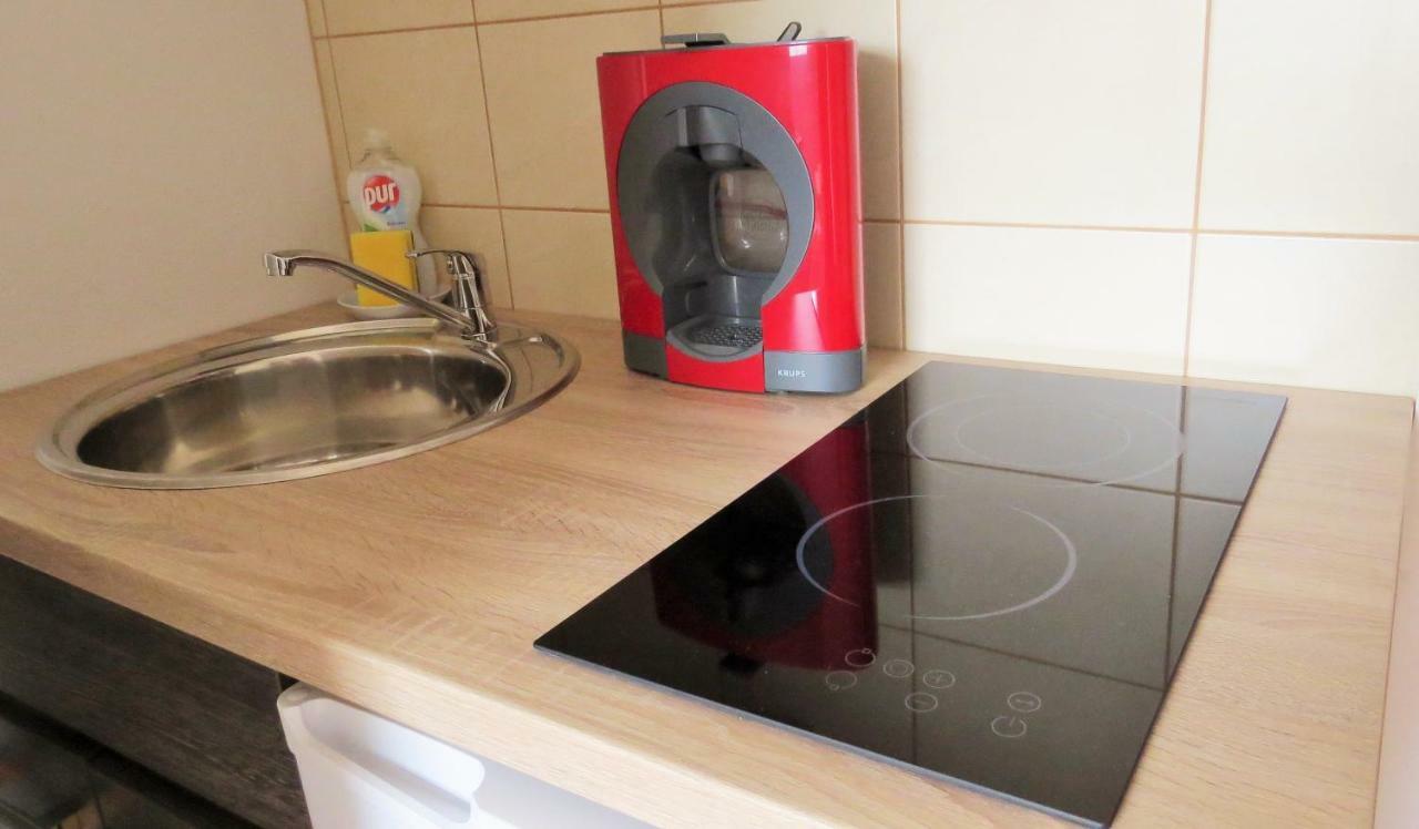 Mia Airport Studio Apartment - 0-24H Self Check In&Out - Parking On Site Velika Gorica Bagian luar foto