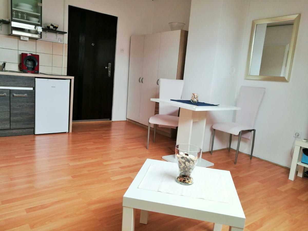 Mia Airport Studio Apartment - 0-24H Self Check In&Out - Parking On Site Velika Gorica Bagian luar foto